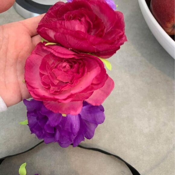 MATCHING floral headbands. Elastic stretch. Set of 2. - Picture 4 of 5